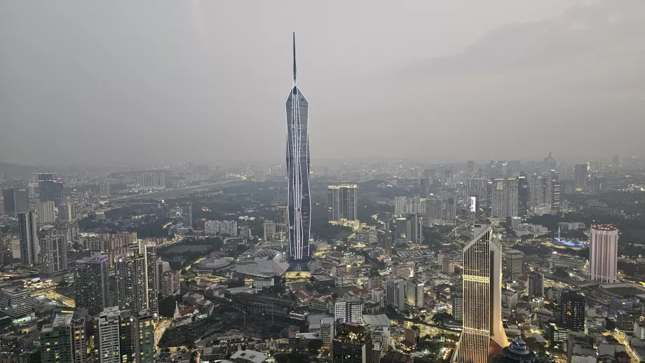 Udsigt over Merdeka 118-skyskraberen fra Menara Tower
