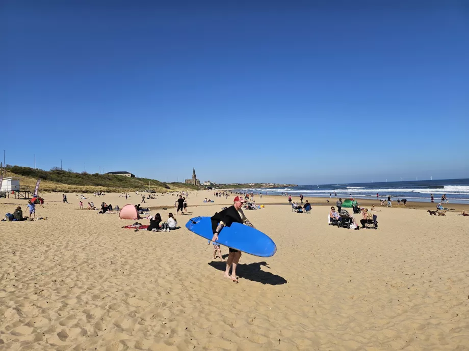 Surfing på Long Sands Beach