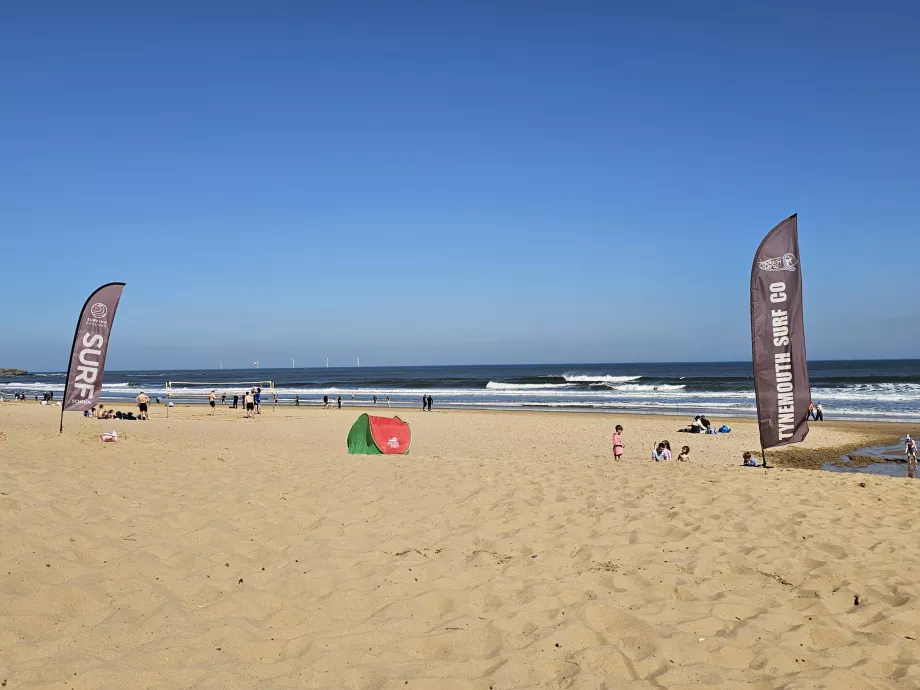 Surfing på Long Sands Beach