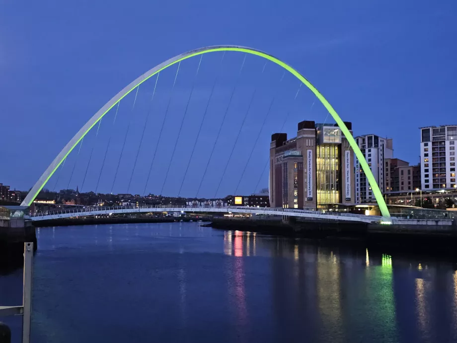 Millennium Bridge om natten