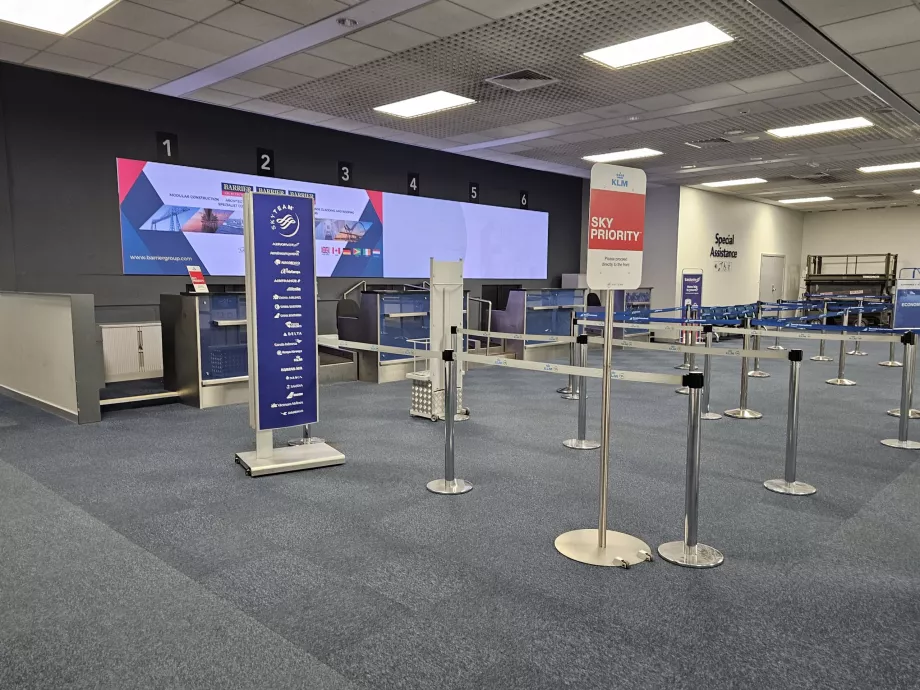 Check-in hall
