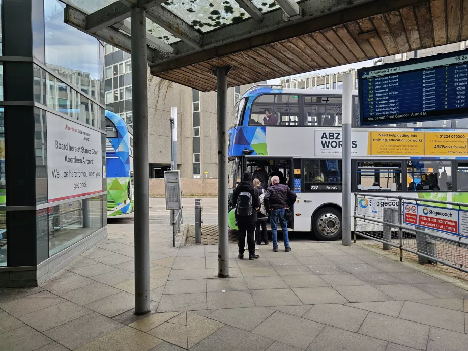 Busstoppested (nummer 3) for 727-bussen fra lufthavnen til Union Square