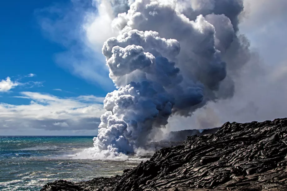 Lava på vej ud i havet