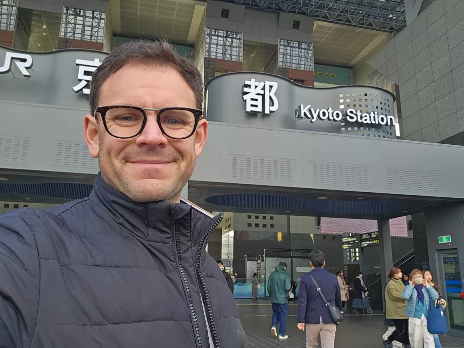 Mig foran Kyoto Station