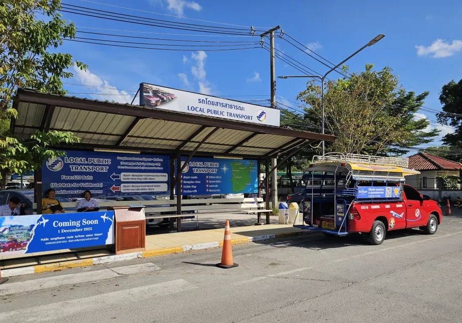 Offentlig transport, songthawe stopper uden for ankomstterminalen