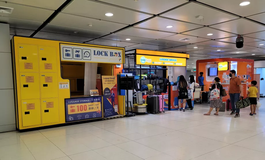 Bagagebokse på togstationen