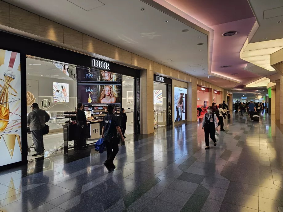 Butikker i transitområdet i Terminal 3