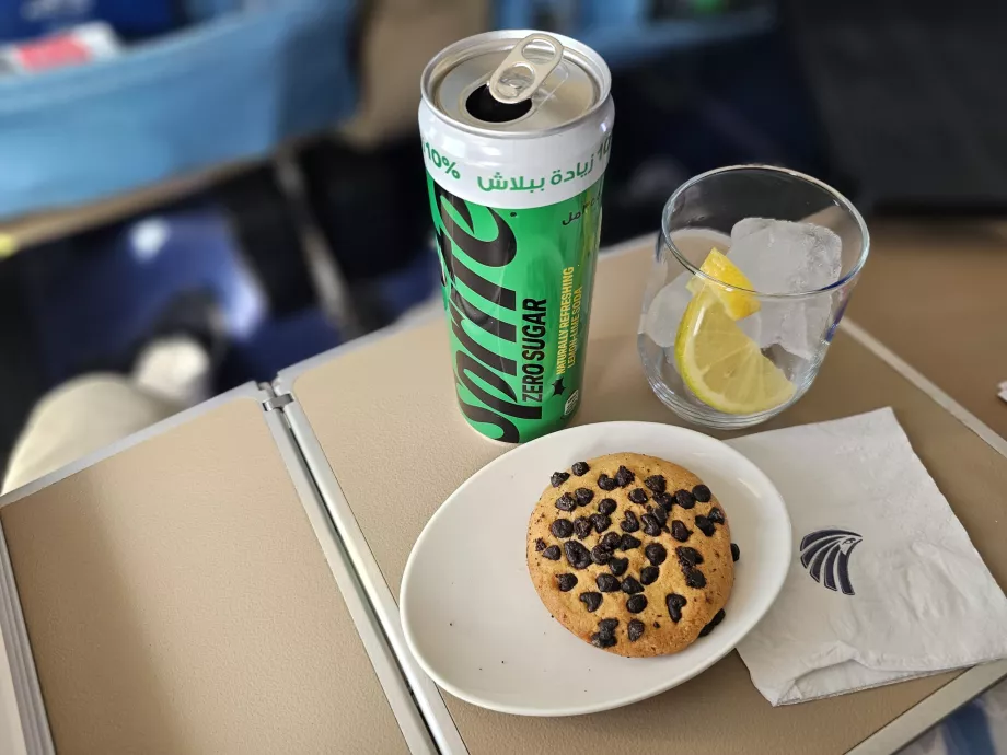 Første snack umiddelbart efter take-off