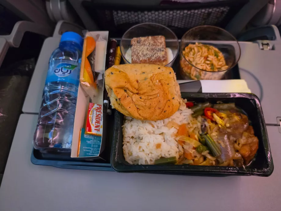 Middag på PRG-DOH-flyvningen