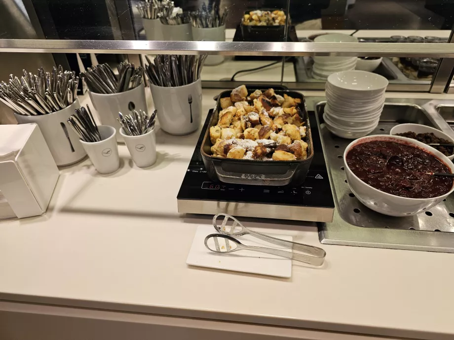 Kaiserschmarren med blommesauce