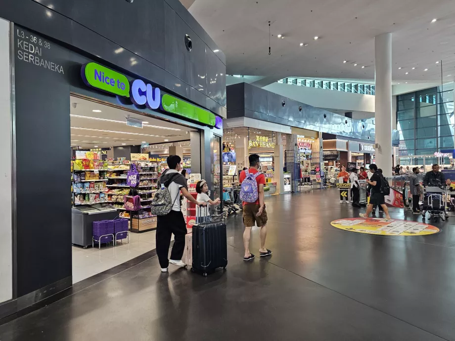 Minimarket, Terminal 2, offentligt område