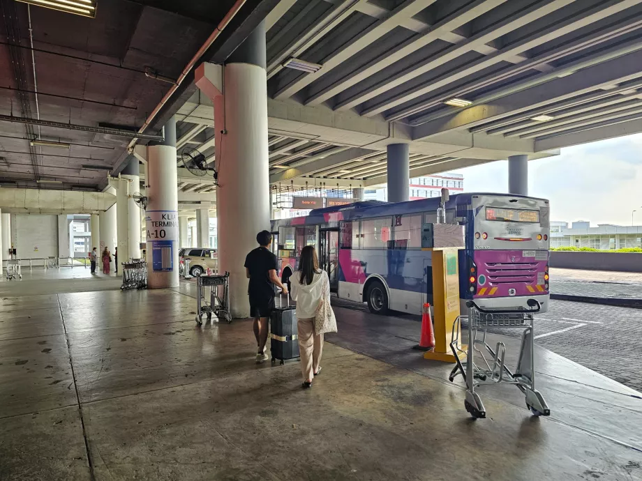 Shuttlebusstoppested ved Terminal 2