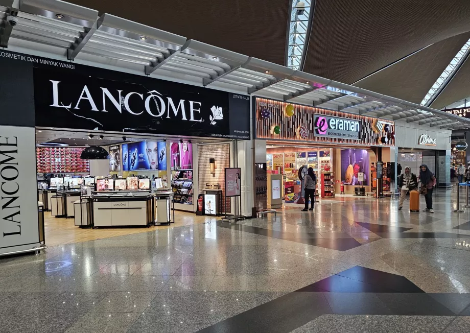Butikker i det offentlige område i Terminal 1