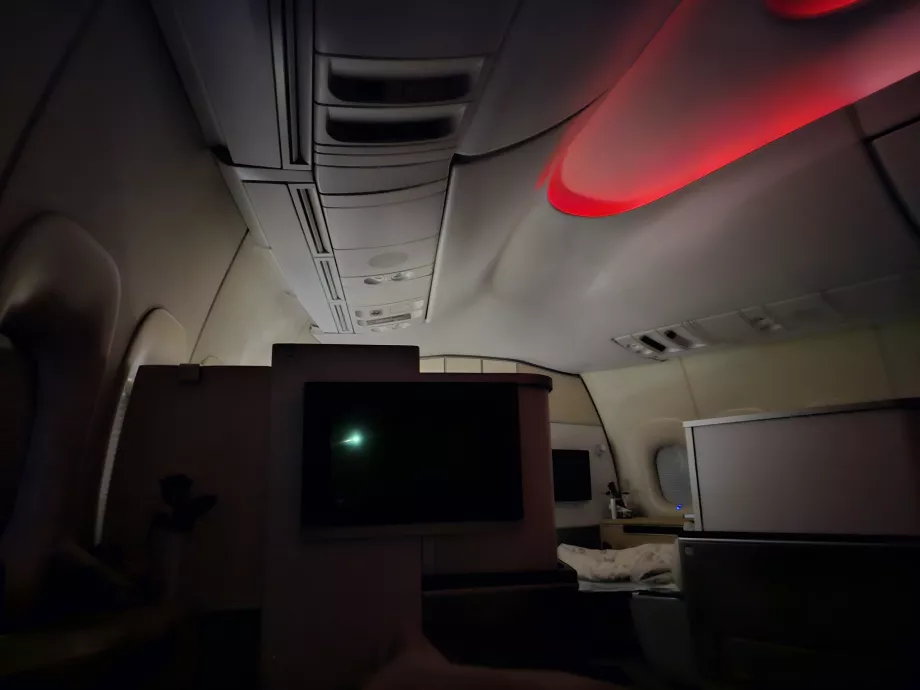 Lampen på passageren i rækken foran mig