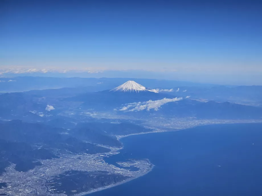 Udsigt over Fuji-bjerget under indflyvning til Haneda Lufthavn (fly FRA-HND)