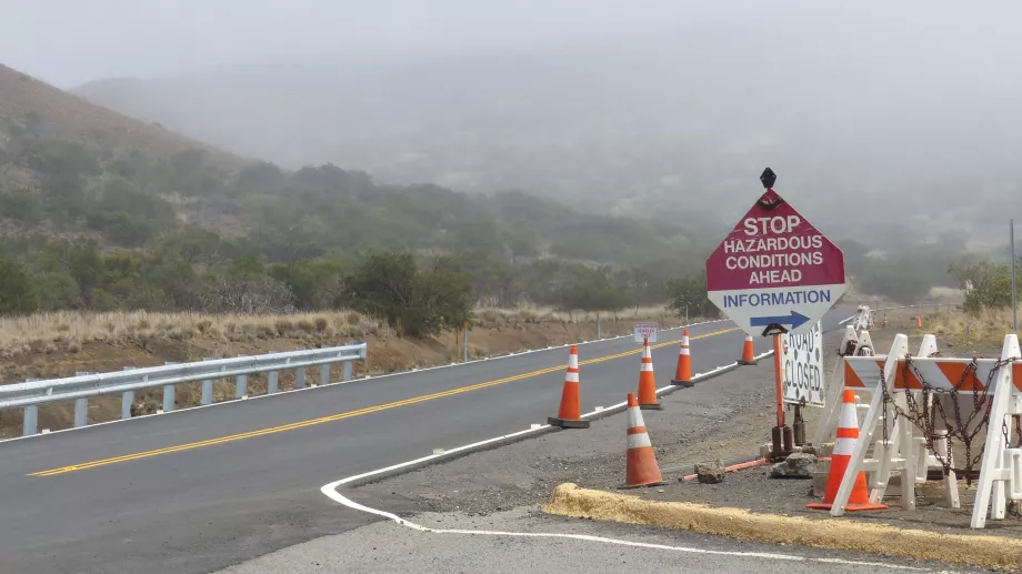 Informationsskilt ved begyndelsen af Mauna Kea Road