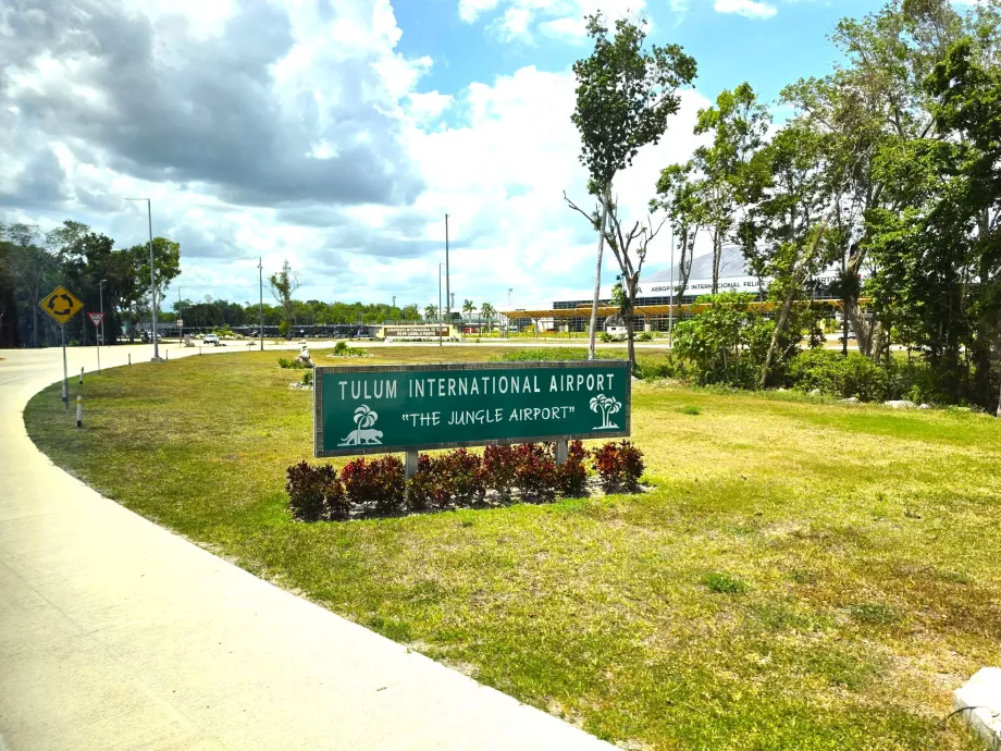 Indgangen til Tulum Lufthavn