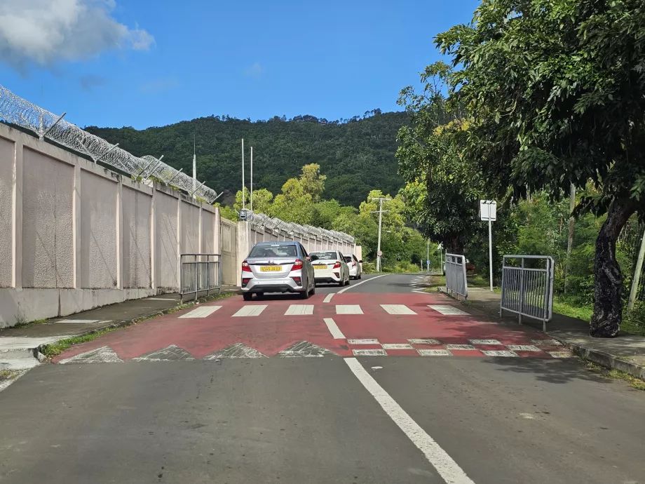 Tværgående tærskel, fodgængerovergang