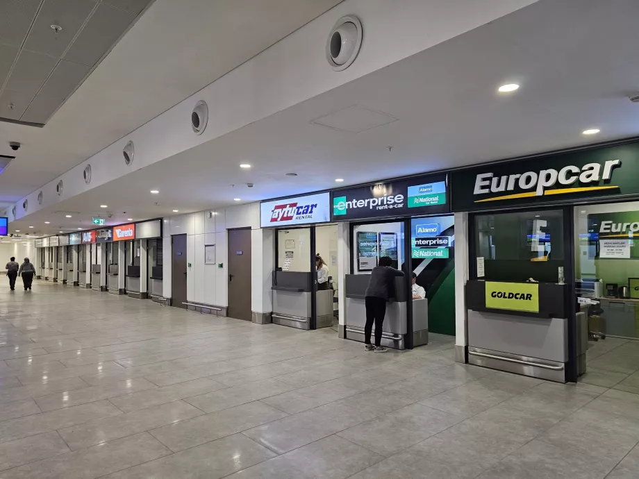 Skranker for biludlejning i Terminal 2