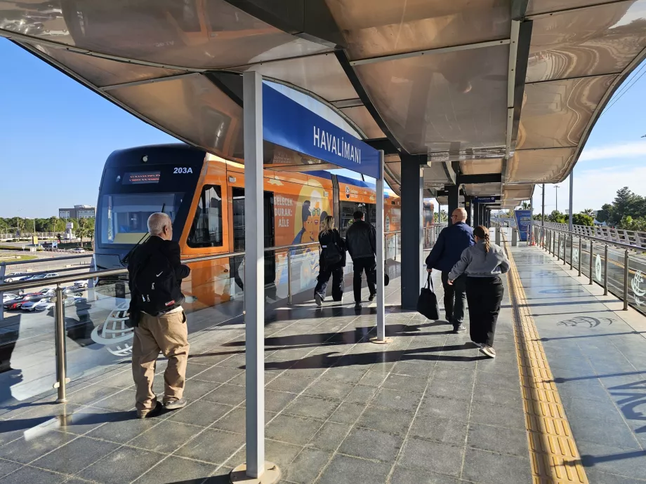 Sporvognsstoppested foran Terminal 1