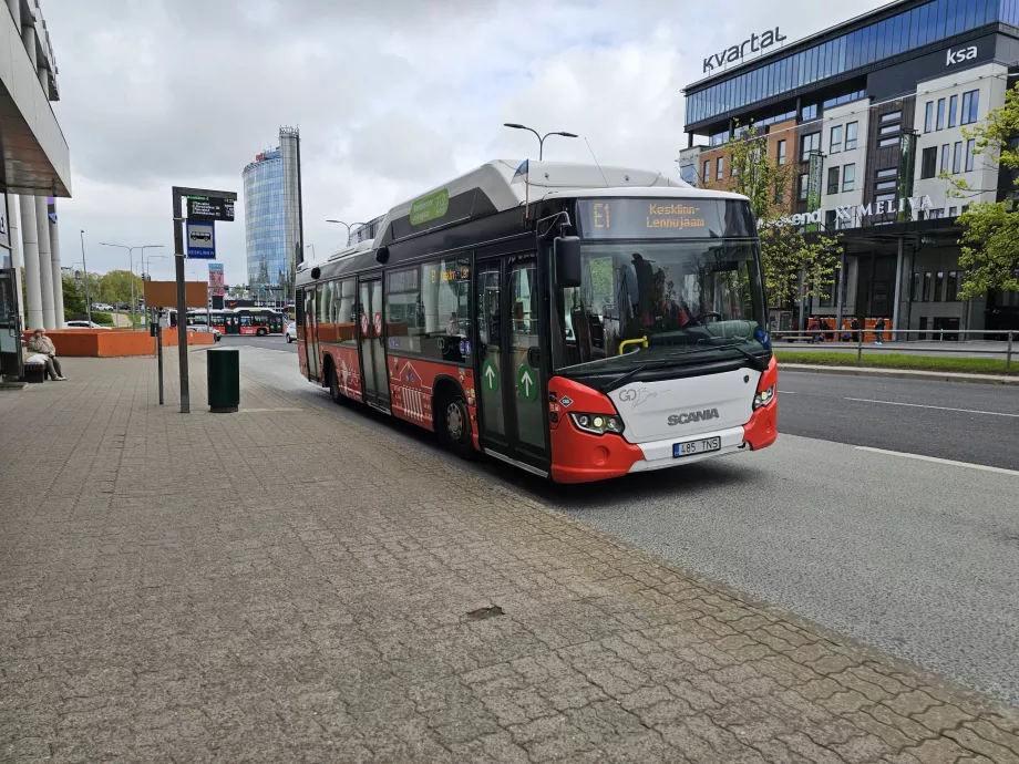 E1-busstoppested i byens centrum