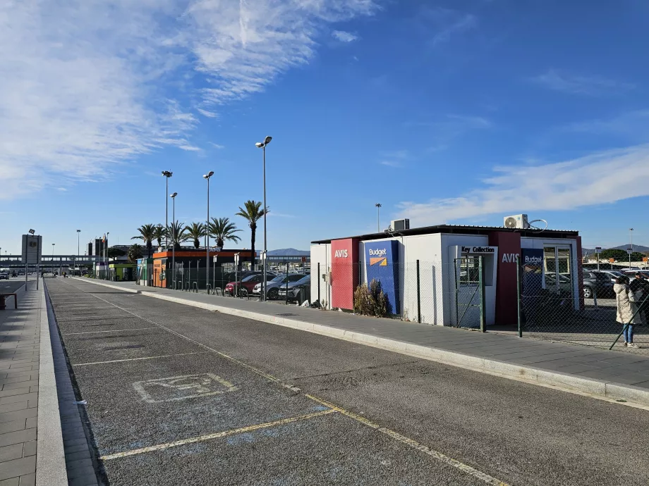 Biludlejning foran Terminal 2