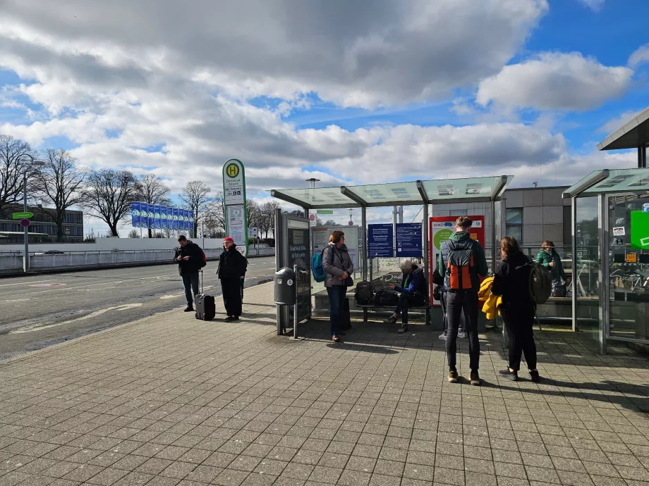 Busstoppested 490 og billetautomat