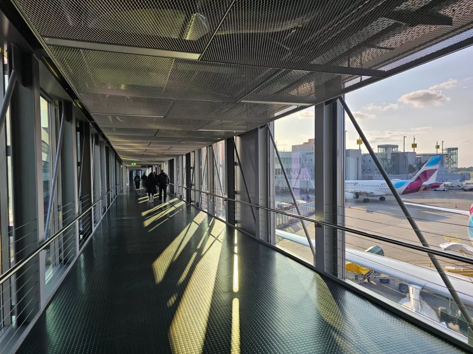 Forbindelseskorridor mellem gate A og B