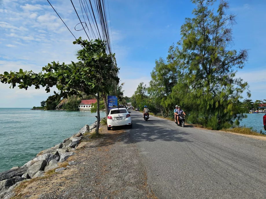 Vej til Wat Phra Yai og parkering