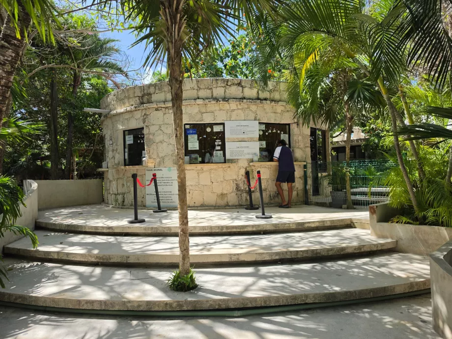 Billetkontor til Akumal Beach