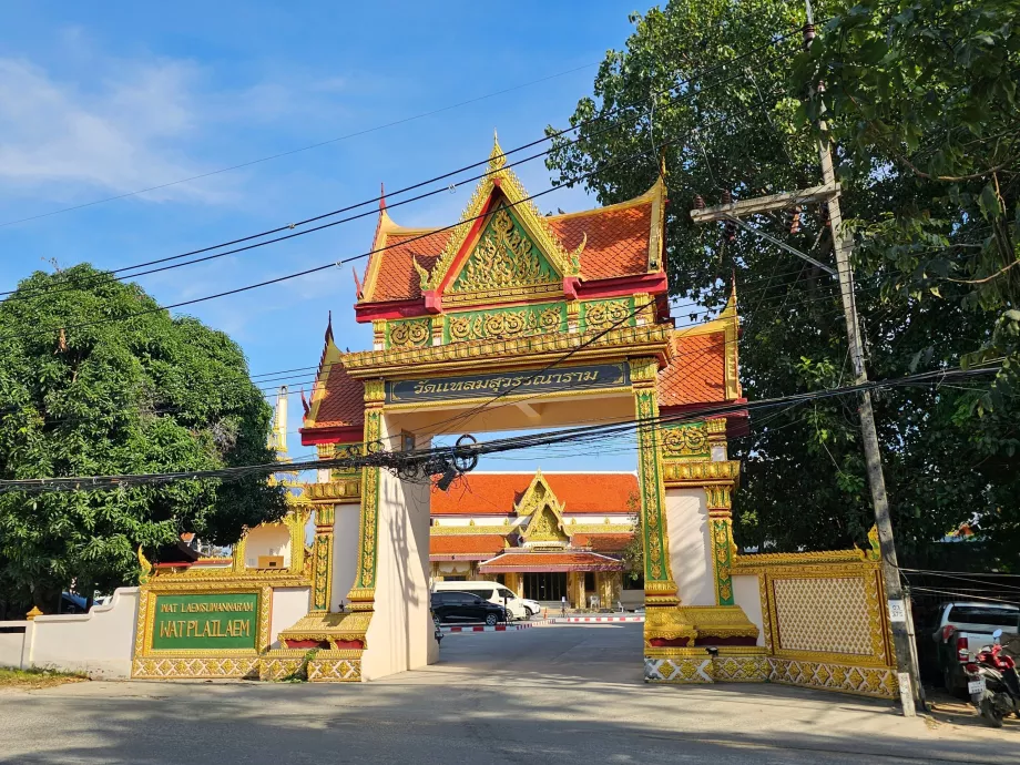 Wat Plai Laem, hovedindgang