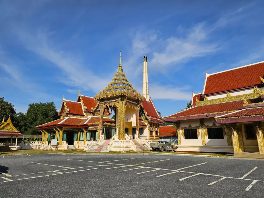 Wat Plai Laem, parkering