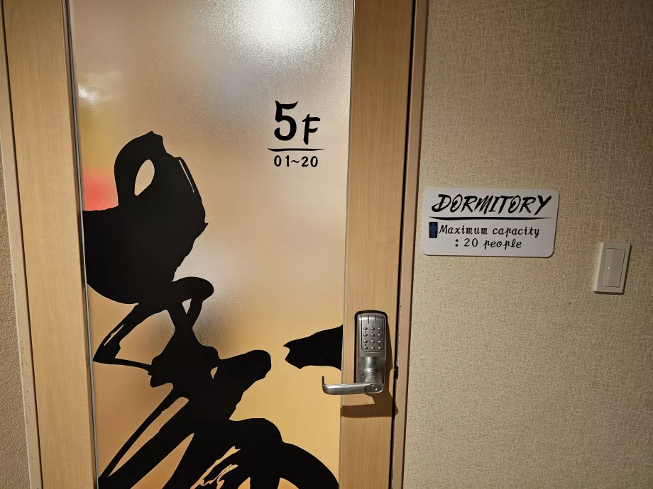 Krypteret dør til fællesrummet på 5. sal