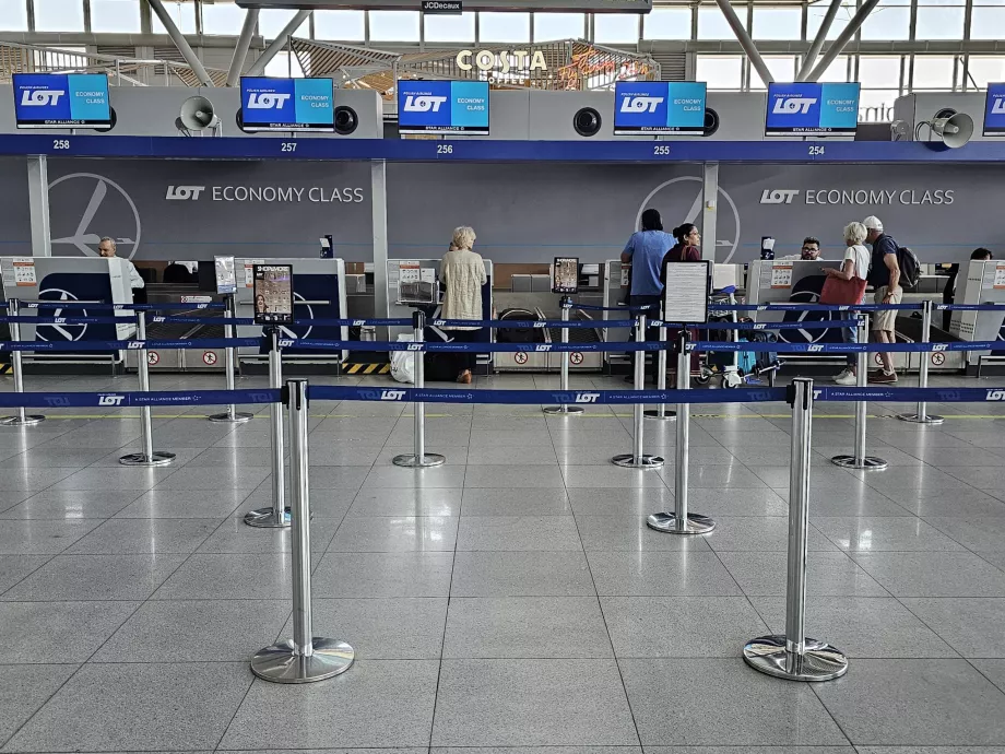 Check-in i lufthavnen, LOT