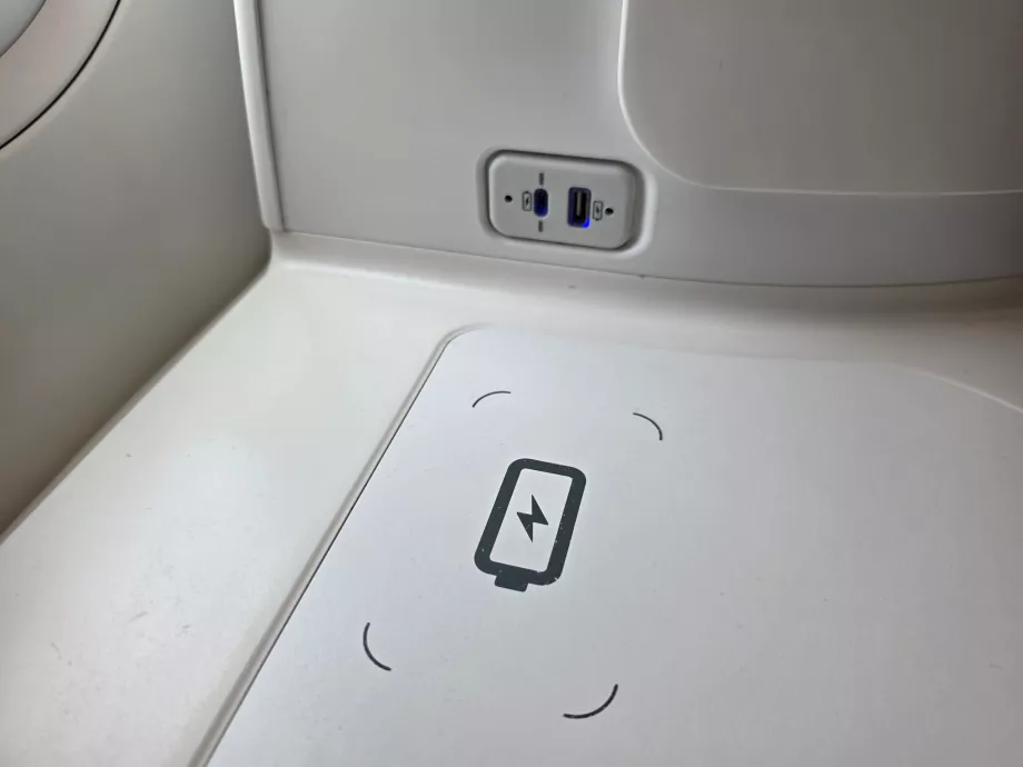 Trådløs opladning og USB-porte