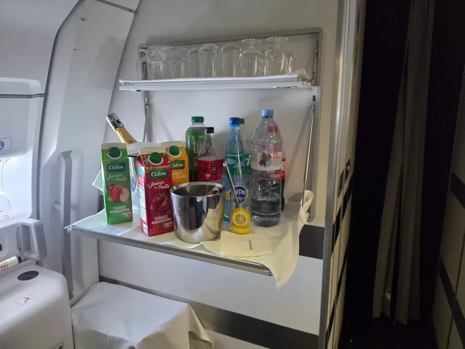Drikkevarer, der serveres i kabinen under flyvningen