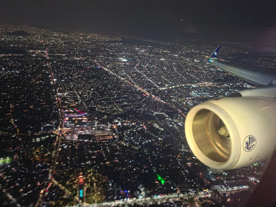 En udsigt over Mexico City om natten