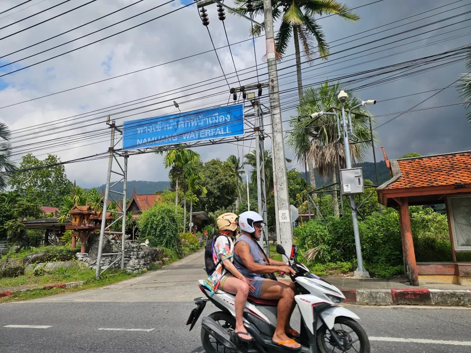Na Muang-vandfaldet 1, indgang