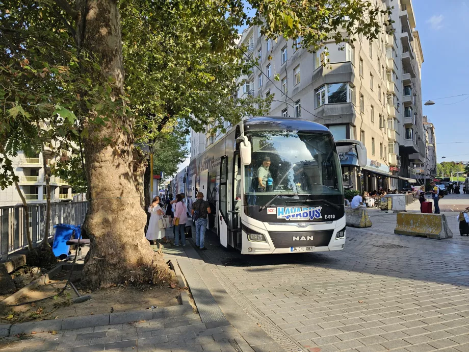 Havabus retning Sabiha Gokcen Lufthavn til Taksim-pladsen