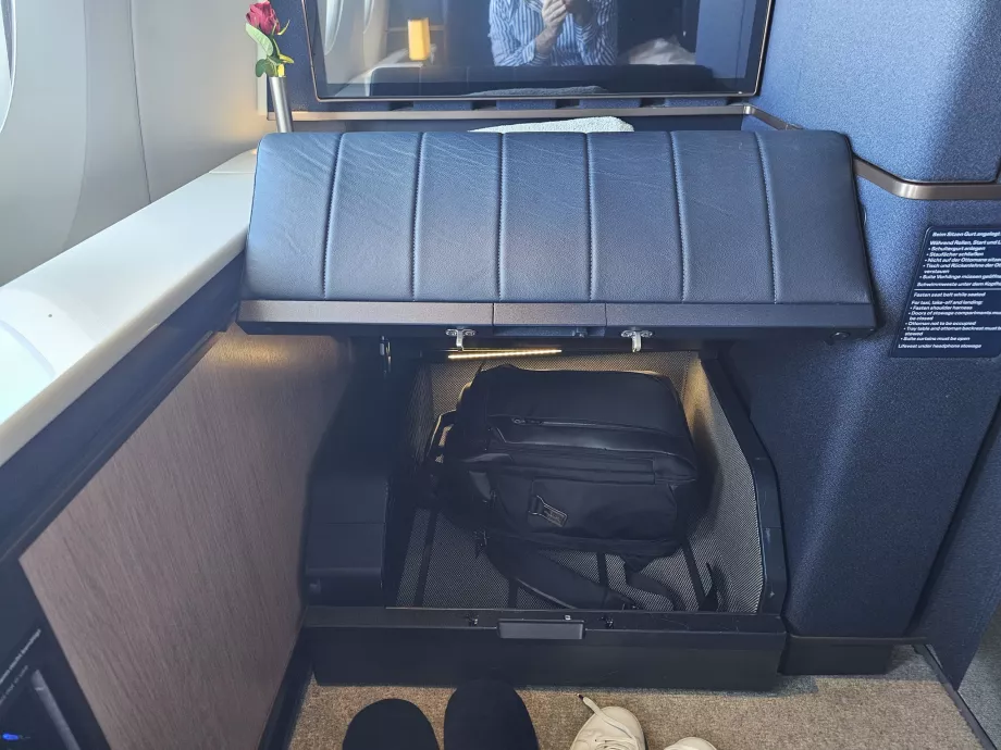 Opbevaringsplads i fodstøtten