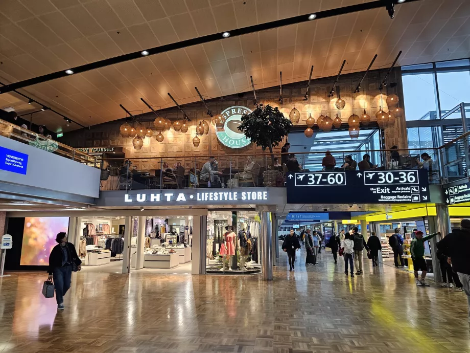 Caféer og butikker i transitområdet