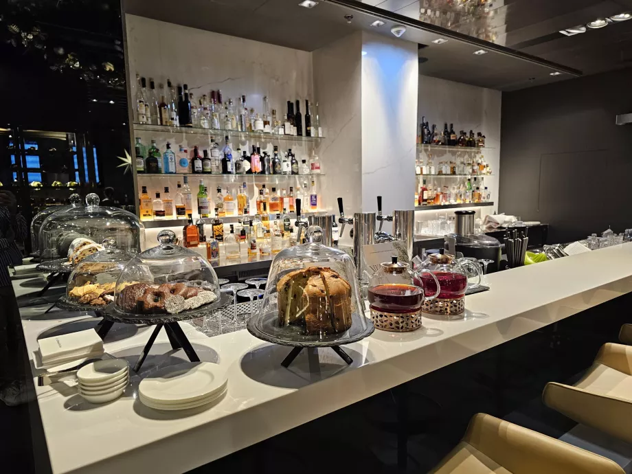 First Class Lounge (hovedterminalen) - bar