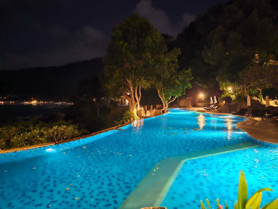 Hotellets store swimmingpool