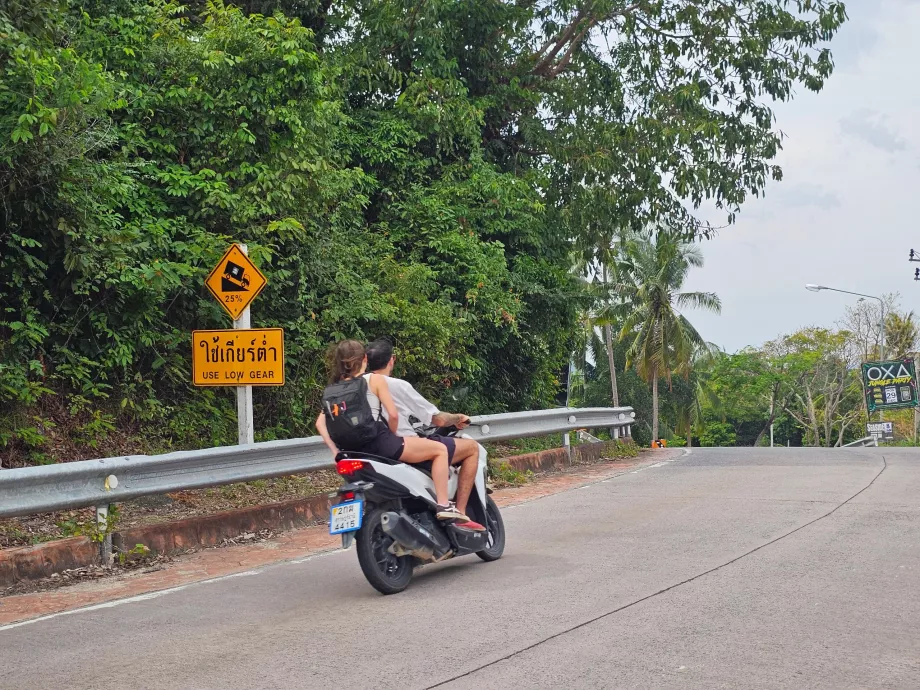Rejser på scooter rundt på Koh Phangan