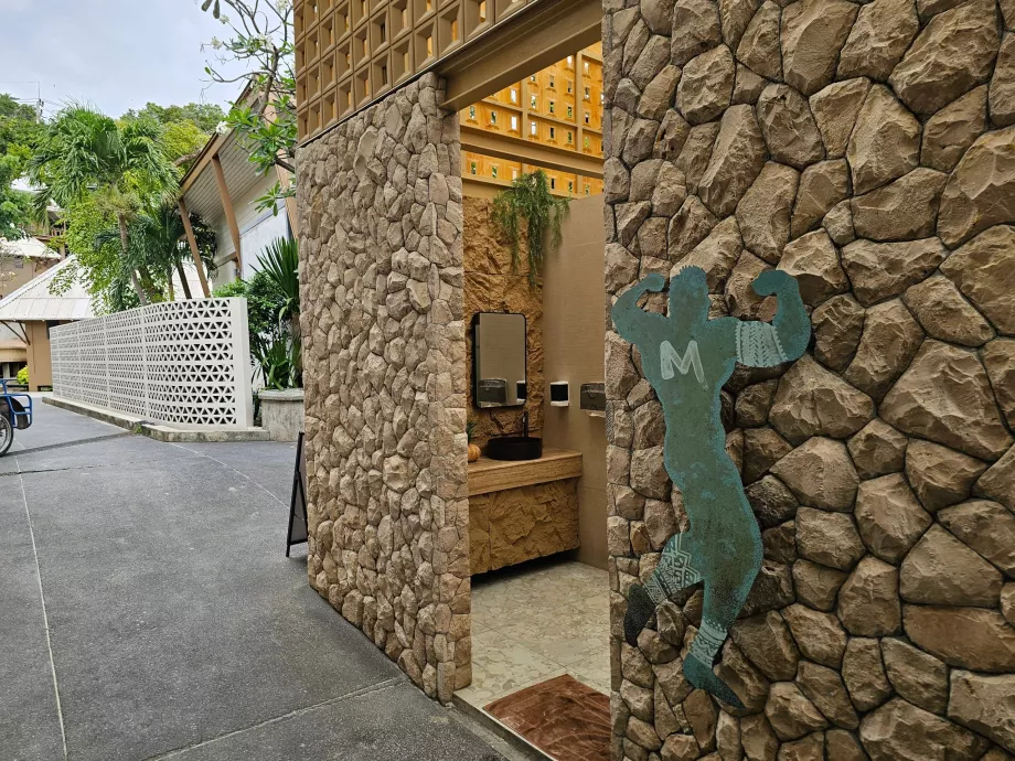 Rin Nai Beach, gratis toiletter