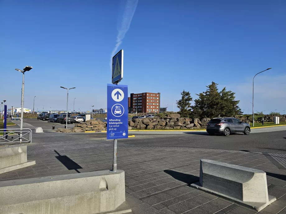 Vejvisning til parkeringspladser for biludlejning