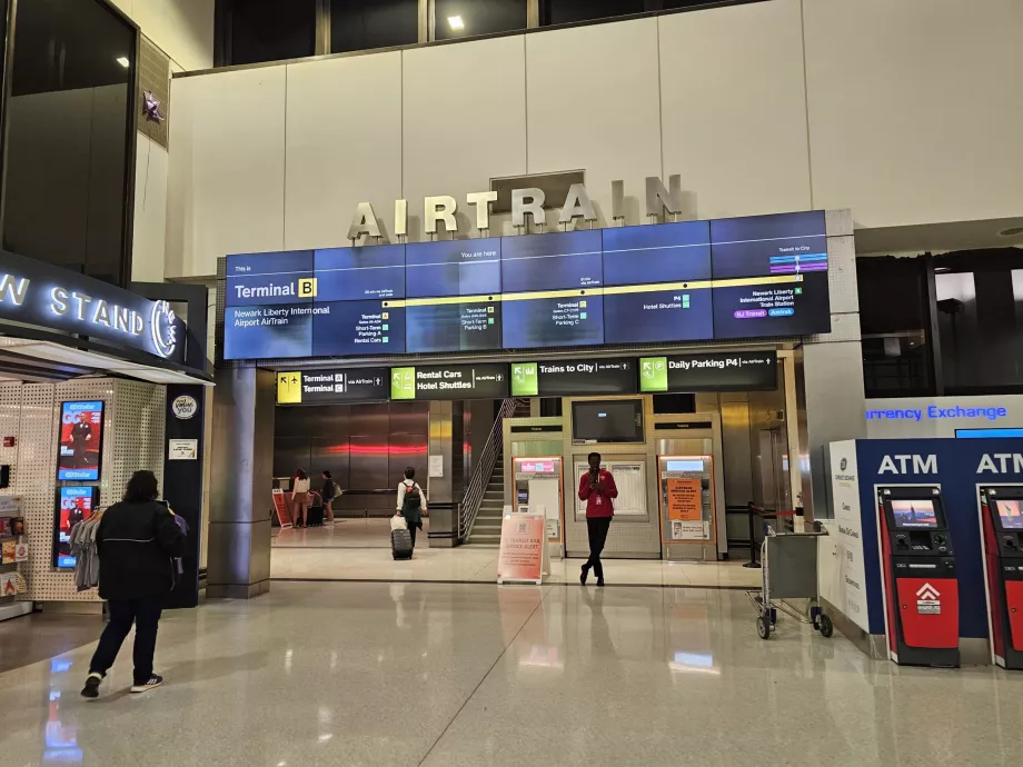 Indgang til Airtrain-stationen