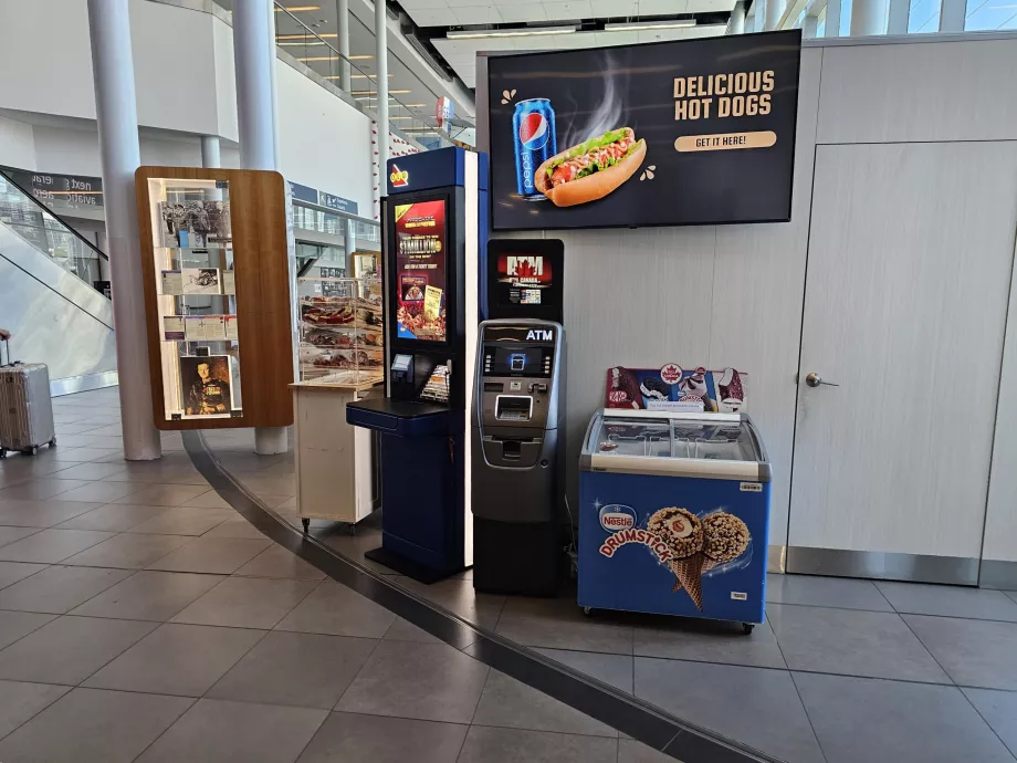 Hæveautomat i ankomsthallen