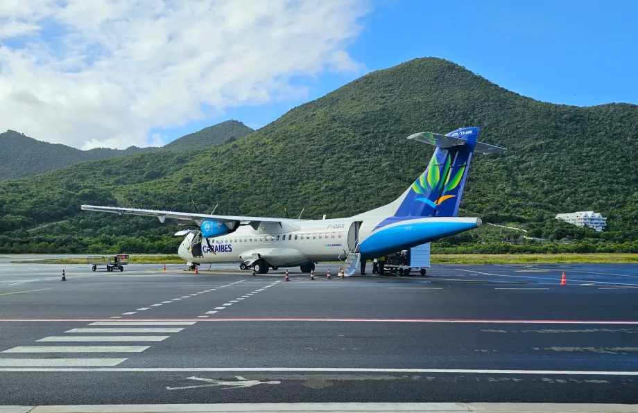 ATR72-fly i Saint Martin SFG lufthavn