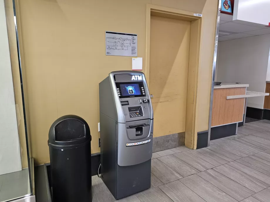 Hæveautomat i ankomsthallen